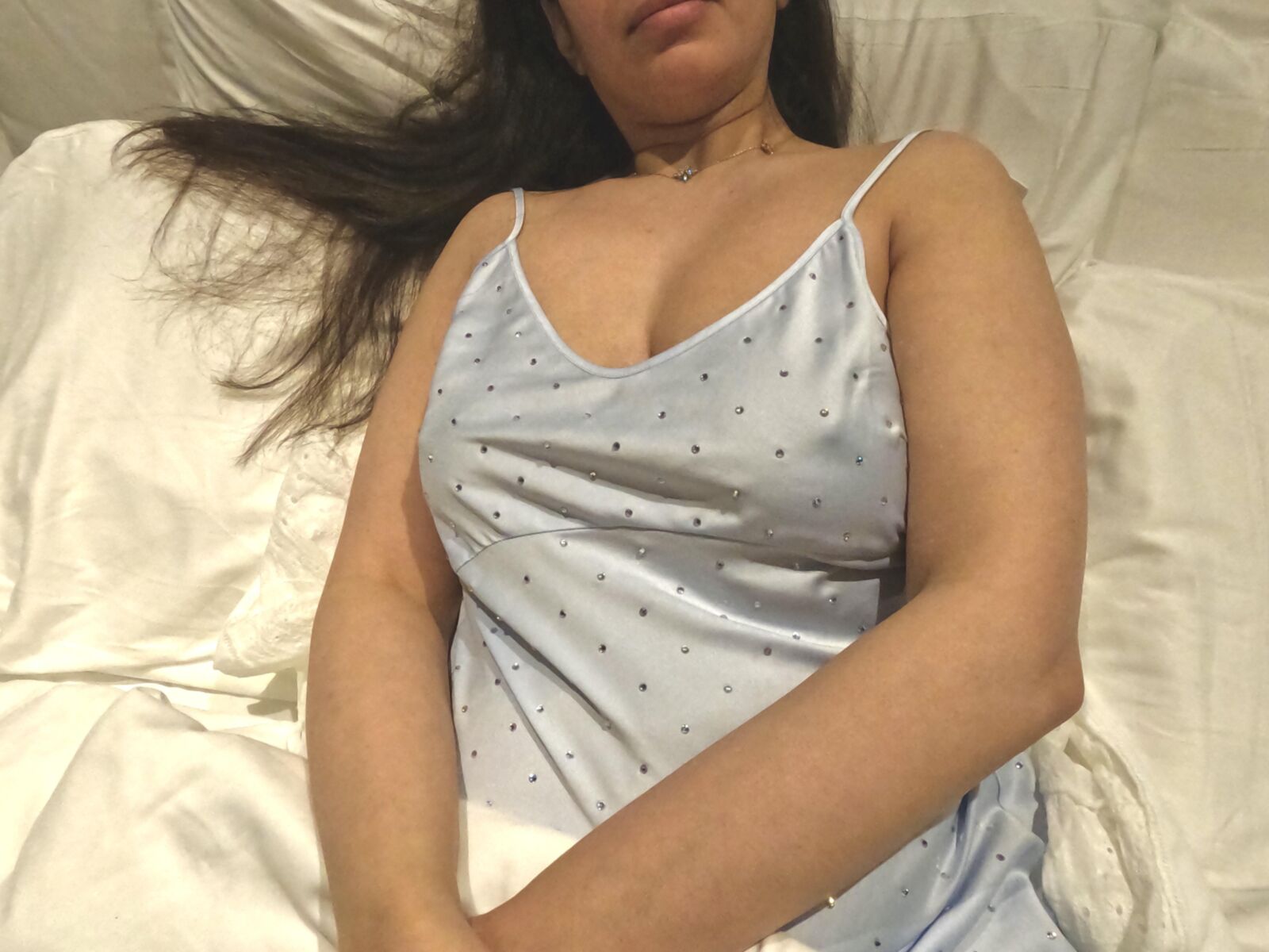 Heiße Milf wartet auf Sie im Bett
