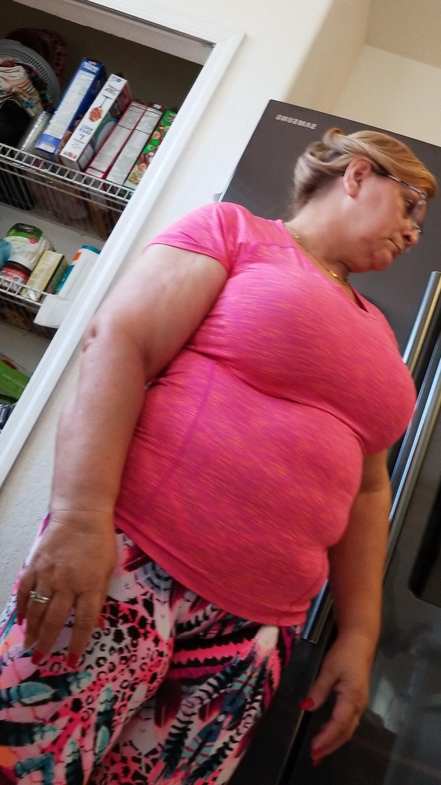 Schlampe Mit Großen Titten Big Tit Slut Tetona