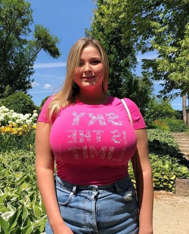 Bouncy Blonde : tits too big to hide volume 