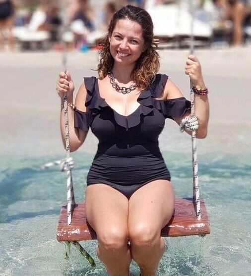 Linda is a slut wife. She wants to be exposed.