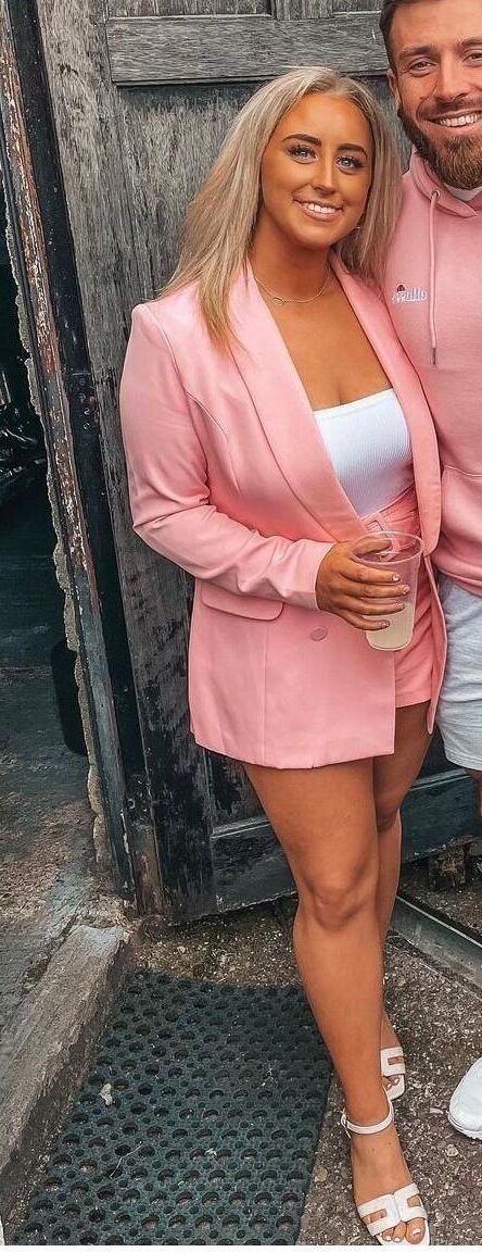 Aisling gras seins ce blogueur bimbo pense qu'elle est mieux que vous