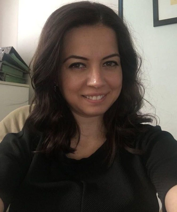 Linda is a slut wife. She wants to be exposed.