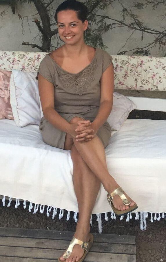 Linda is a slut wife. She wants to be exposed.
