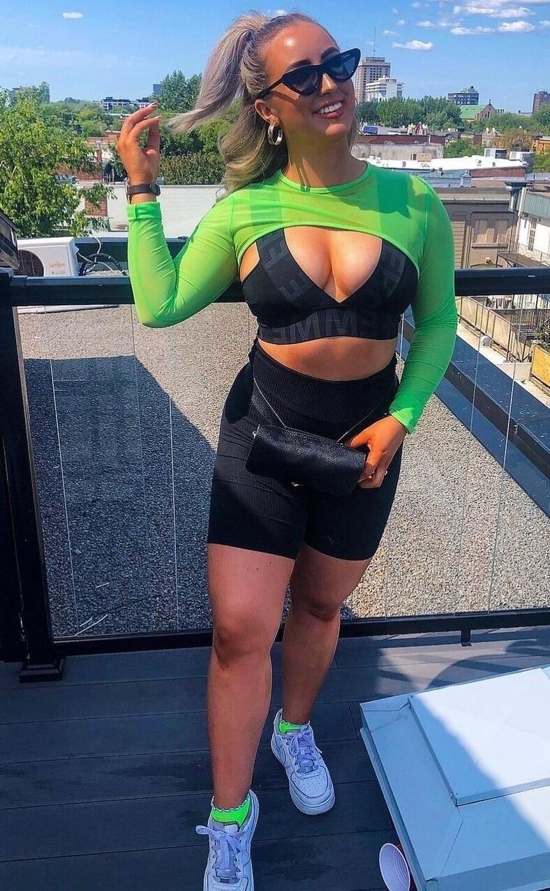 Aisling gras seins ce blogueur bimbo pense qu'elle est mieux que vous