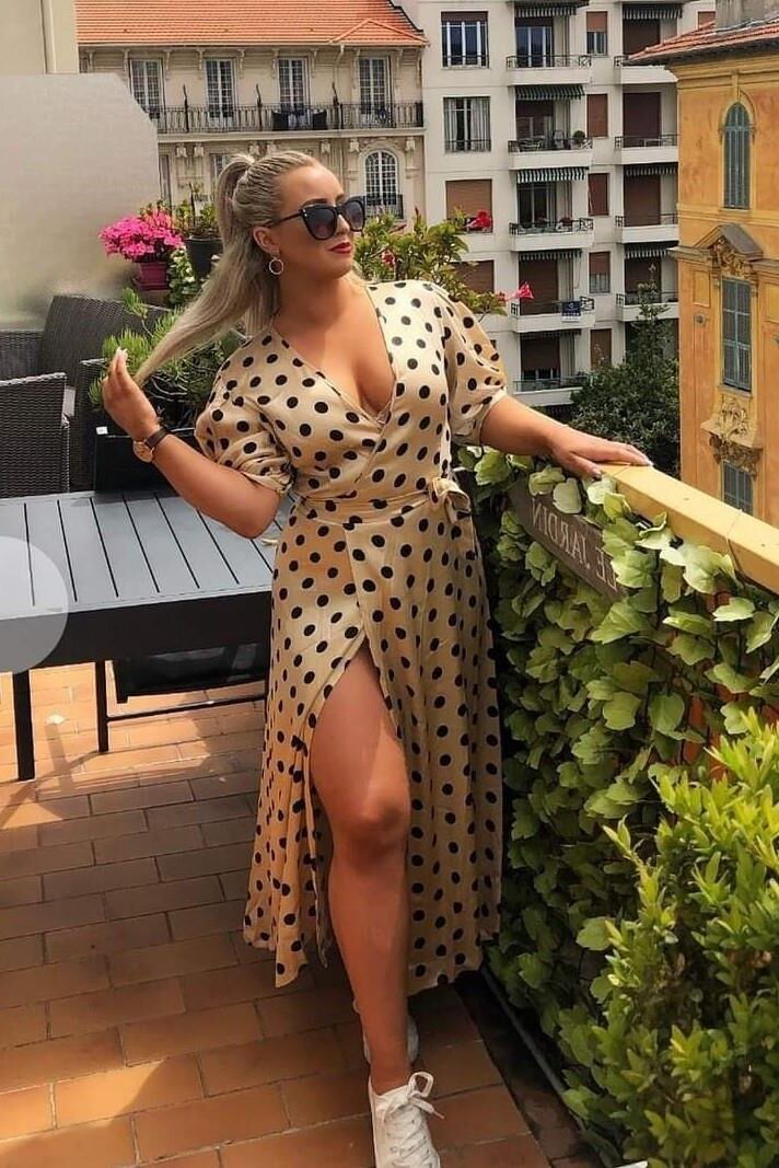 Aisling gras seins ce blogueur bimbo pense qu'elle est mieux que vous