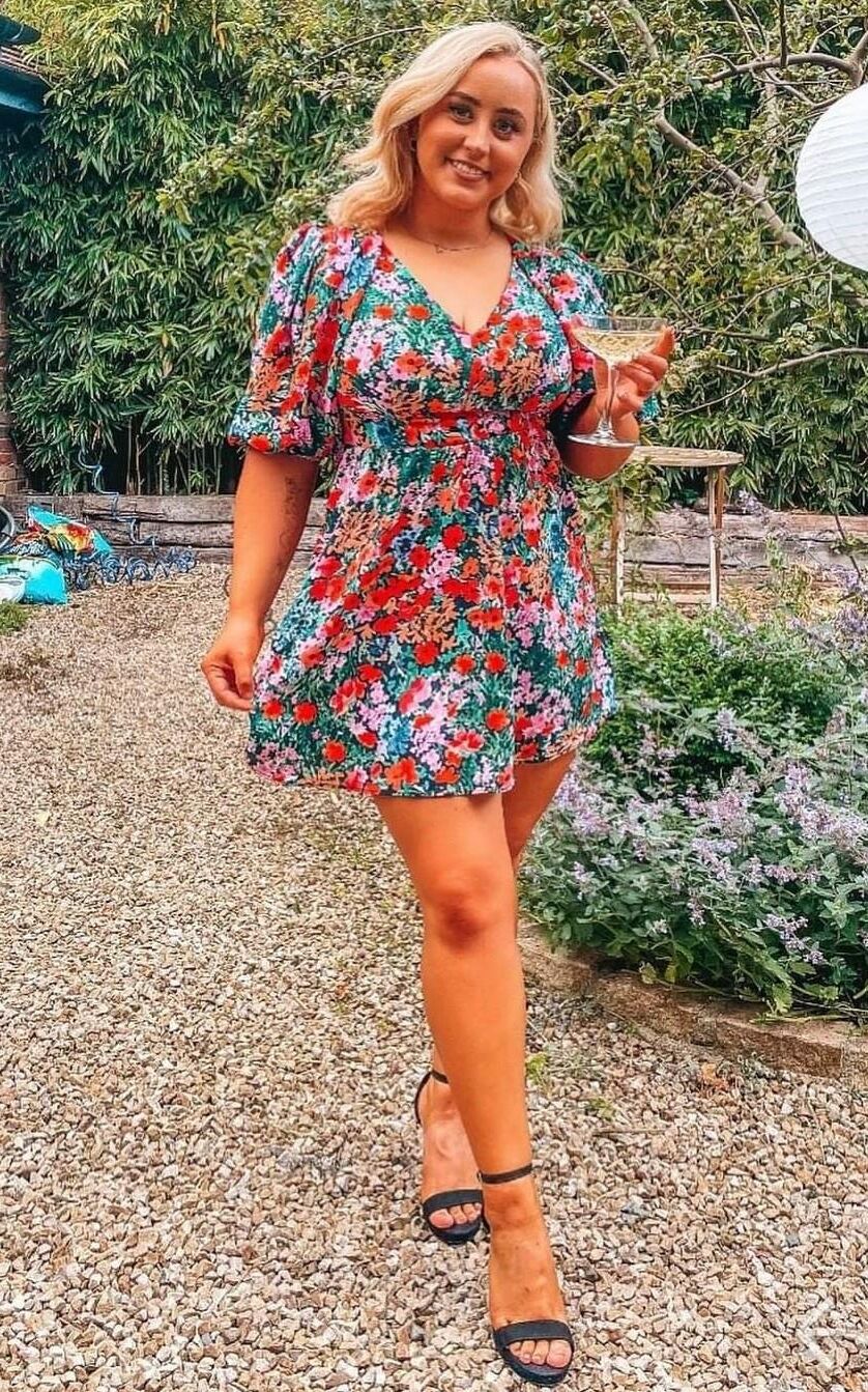 Aisling gras seins ce blogueur bimbo pense qu'elle est mieux que vous