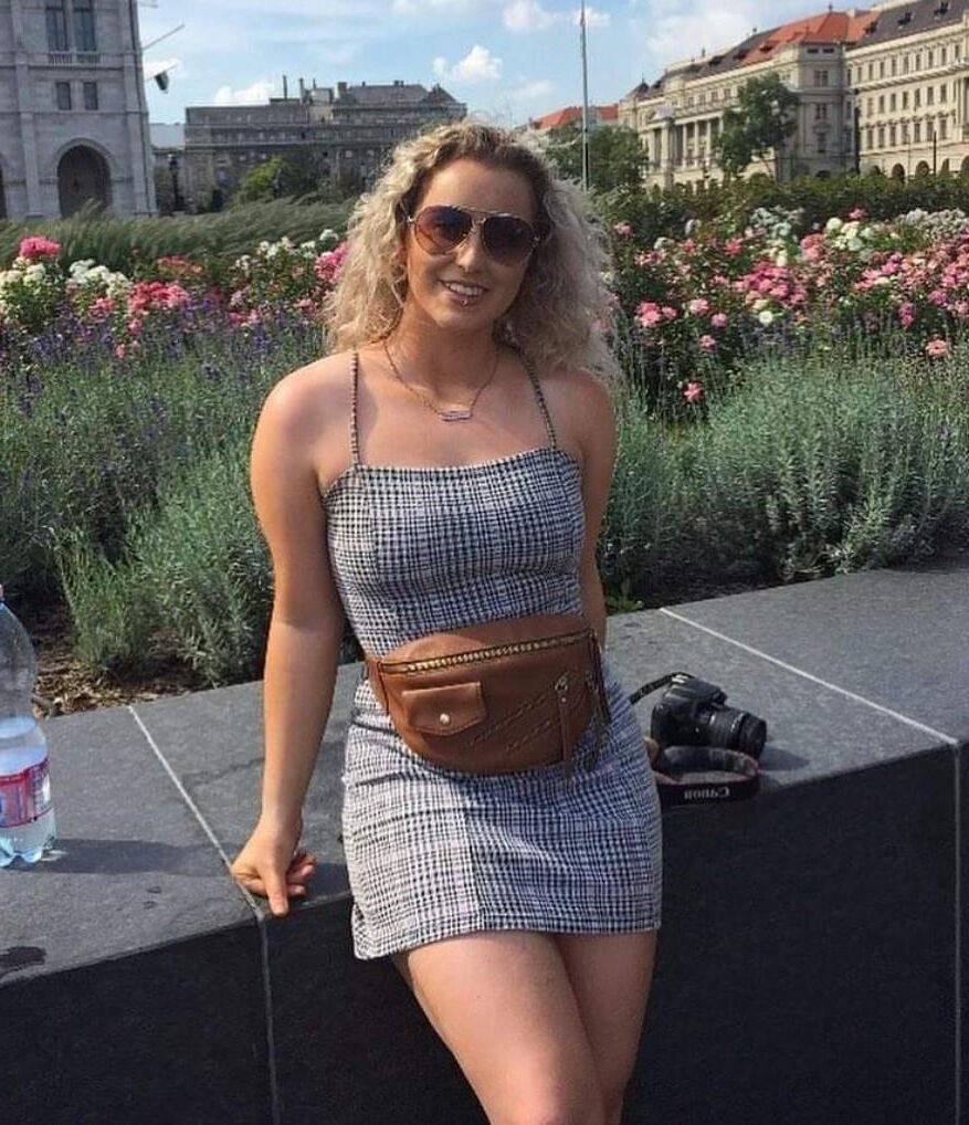 Aisling gras seins ce blogueur bimbo pense qu'elle est mieux que vous