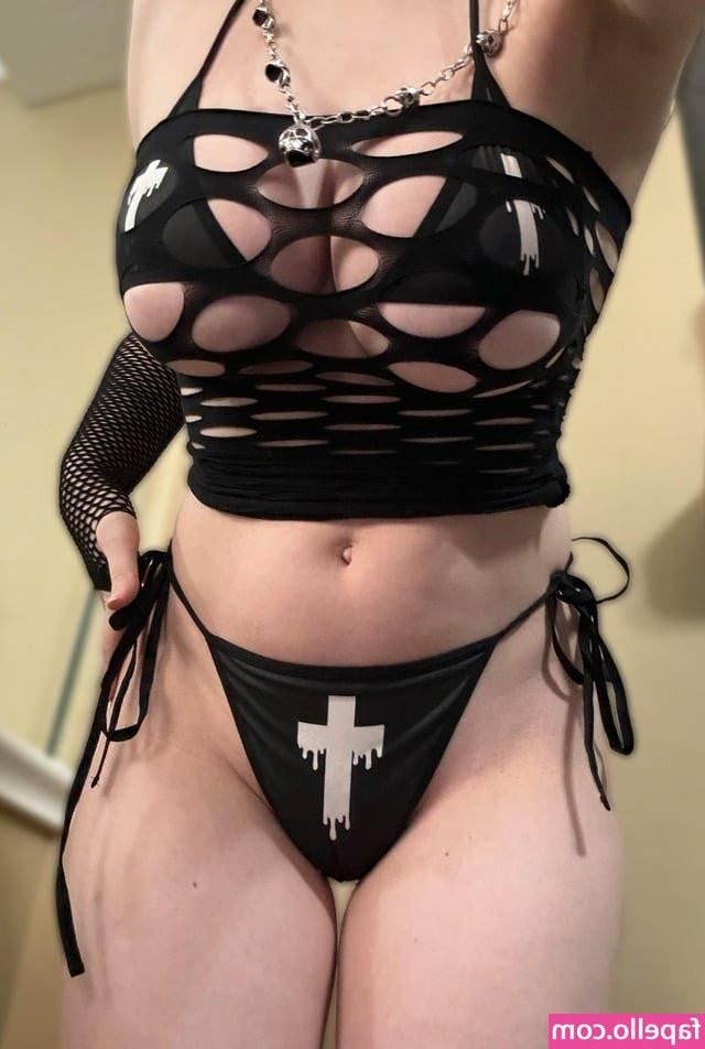 Busty Goth Hottie