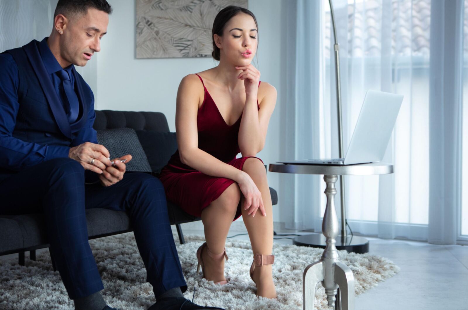 Sexart Anastasia Brokelyn verführt den IT -Kerl