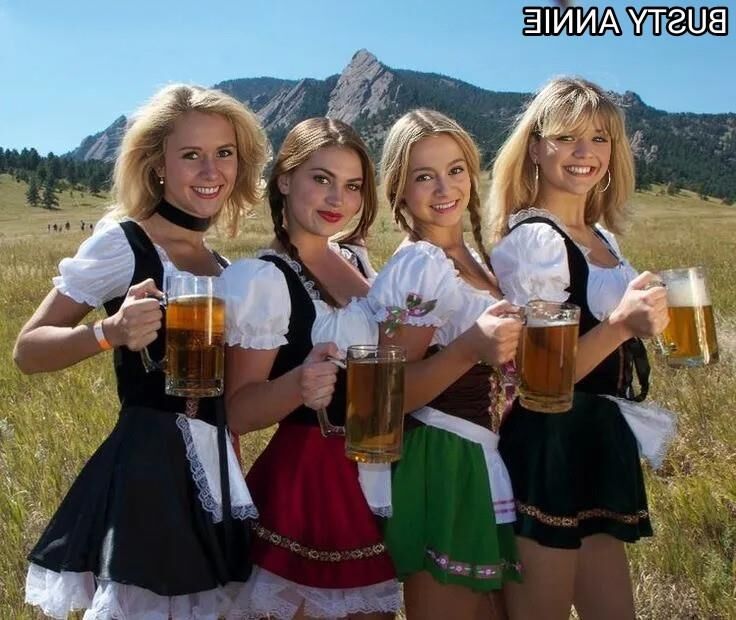 Werbeaufnahmen von vollbusiger Annie H. in einem sexy Dirndl