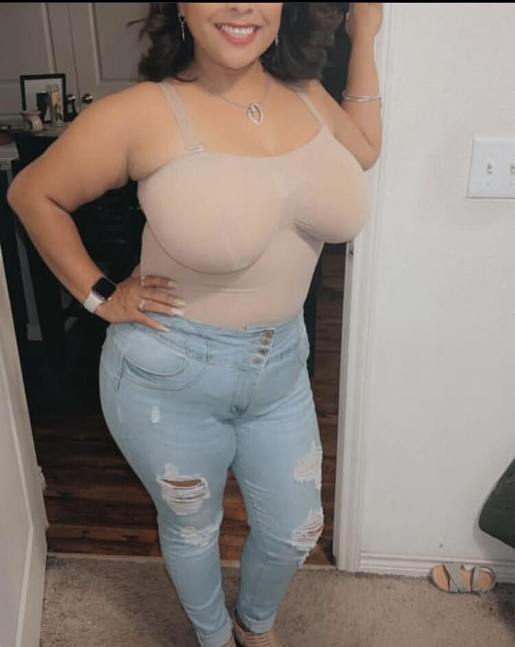 Еще одна большие сиськи Texas Latina Milf Огромные сиськи