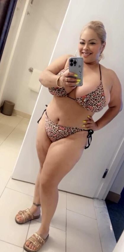 Еще одна большие сиськи Texas Latina Milf Огромные сиськи