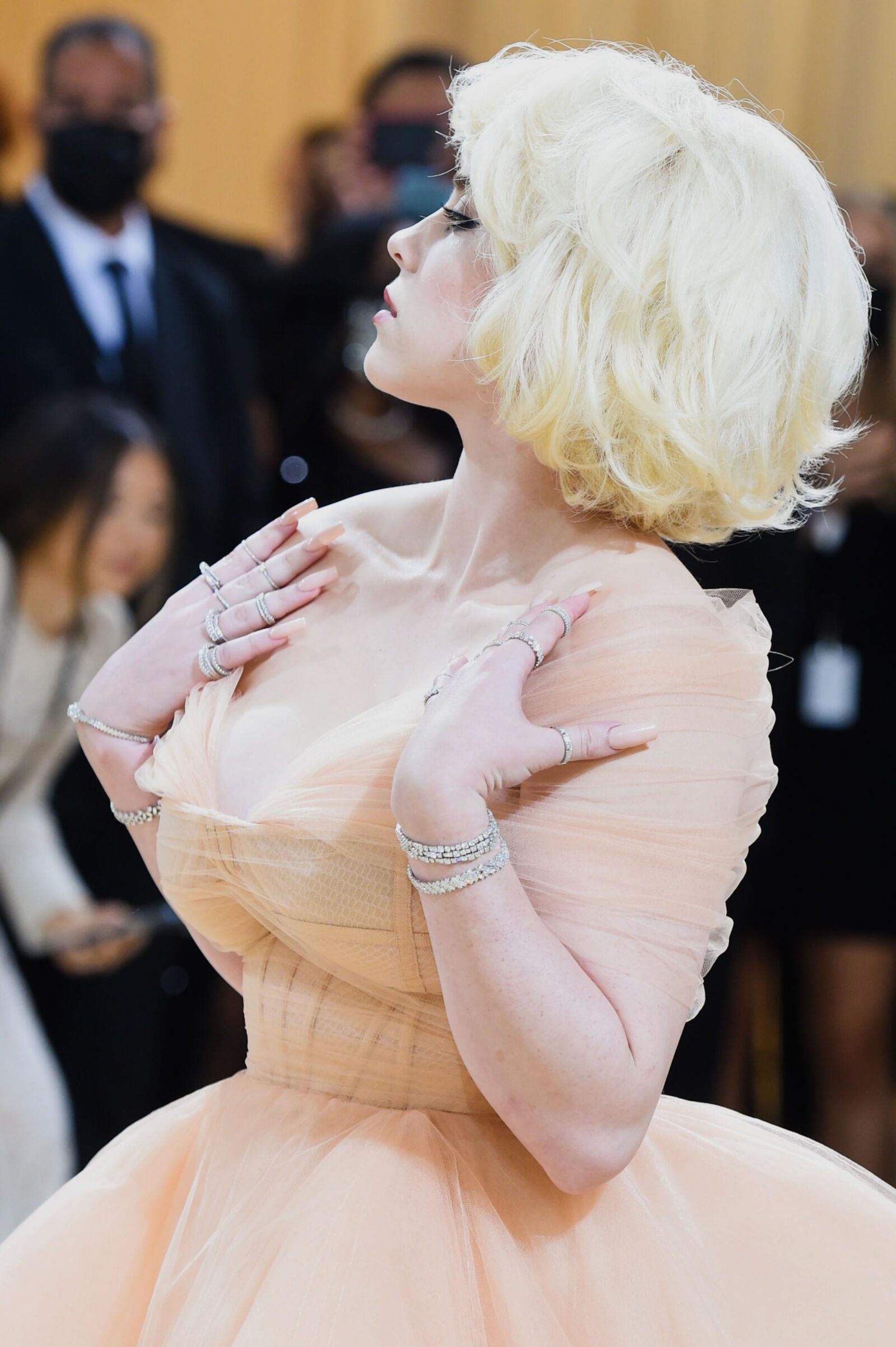 Tit Slut Billie Eilish, fette Euter, die um Sperma betteln