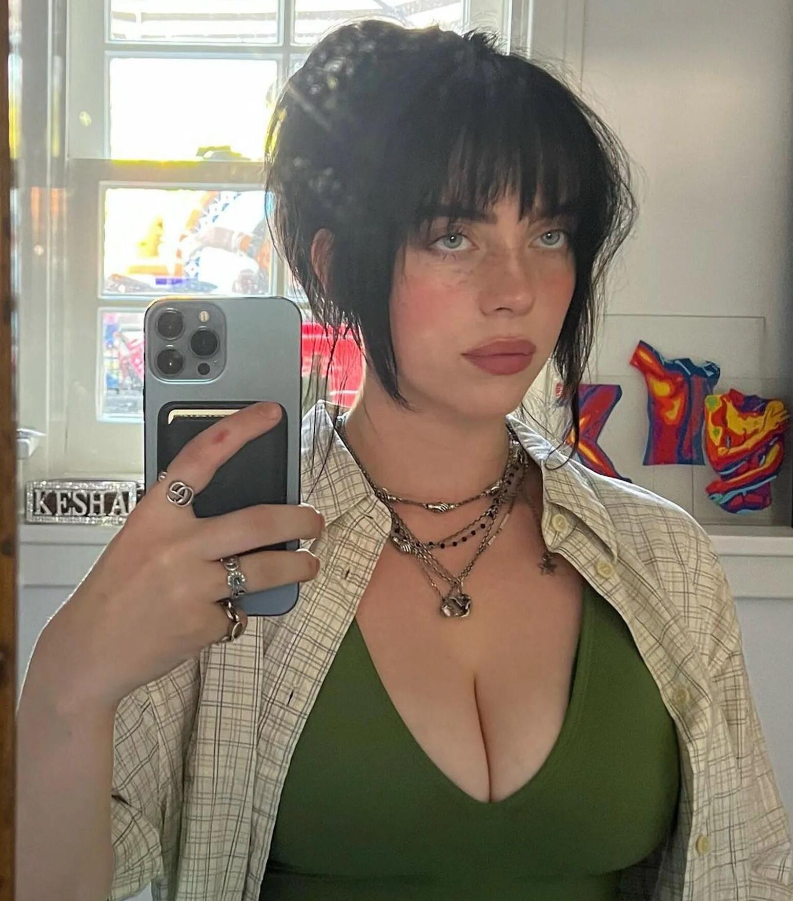 Tit Slut Billie Eilish, fette Euter, die um Sperma betteln