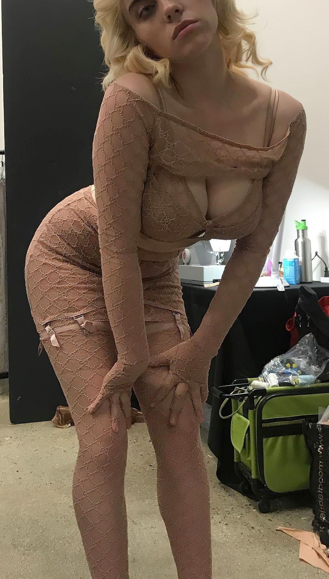 Tit Slut Billie Eilish, fette Euter, die um Sperma betteln