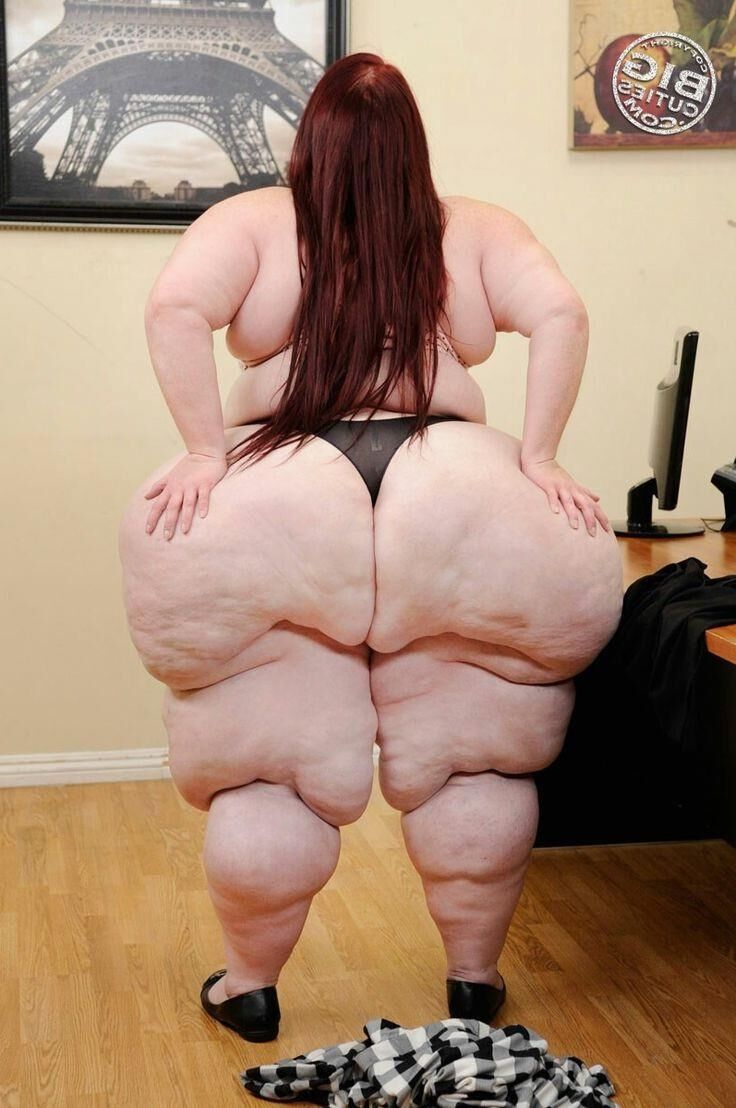 Жирные тучные шлюхи BBW наклоняются, показывая большие пинетки