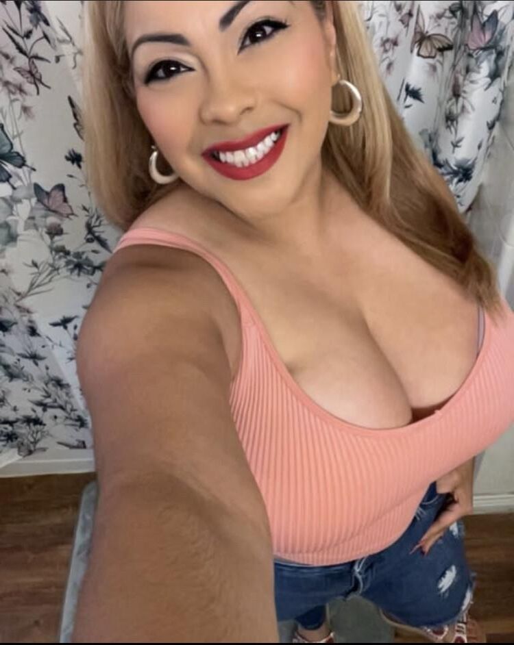 Еще одна большие сиськи Texas Latina Milf Огромные сиськи