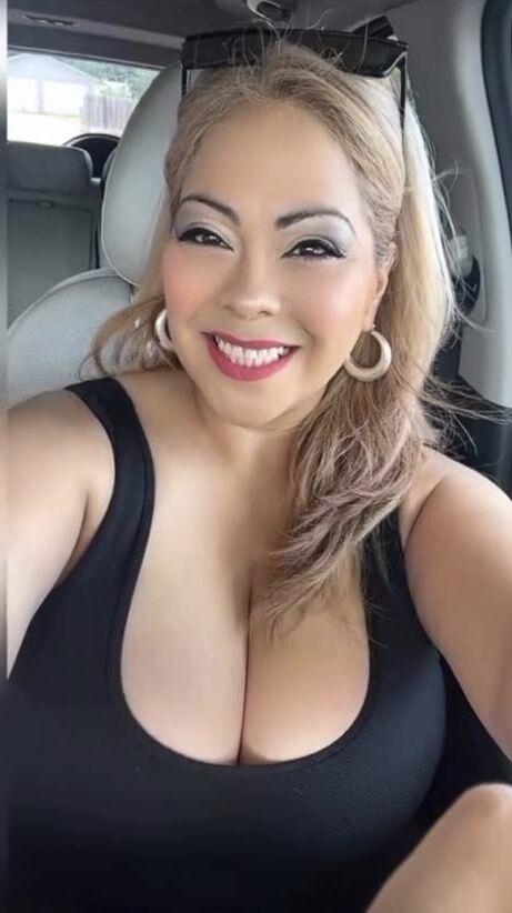 Еще одна большие сиськи Texas Latina Milf Огромные сиськи