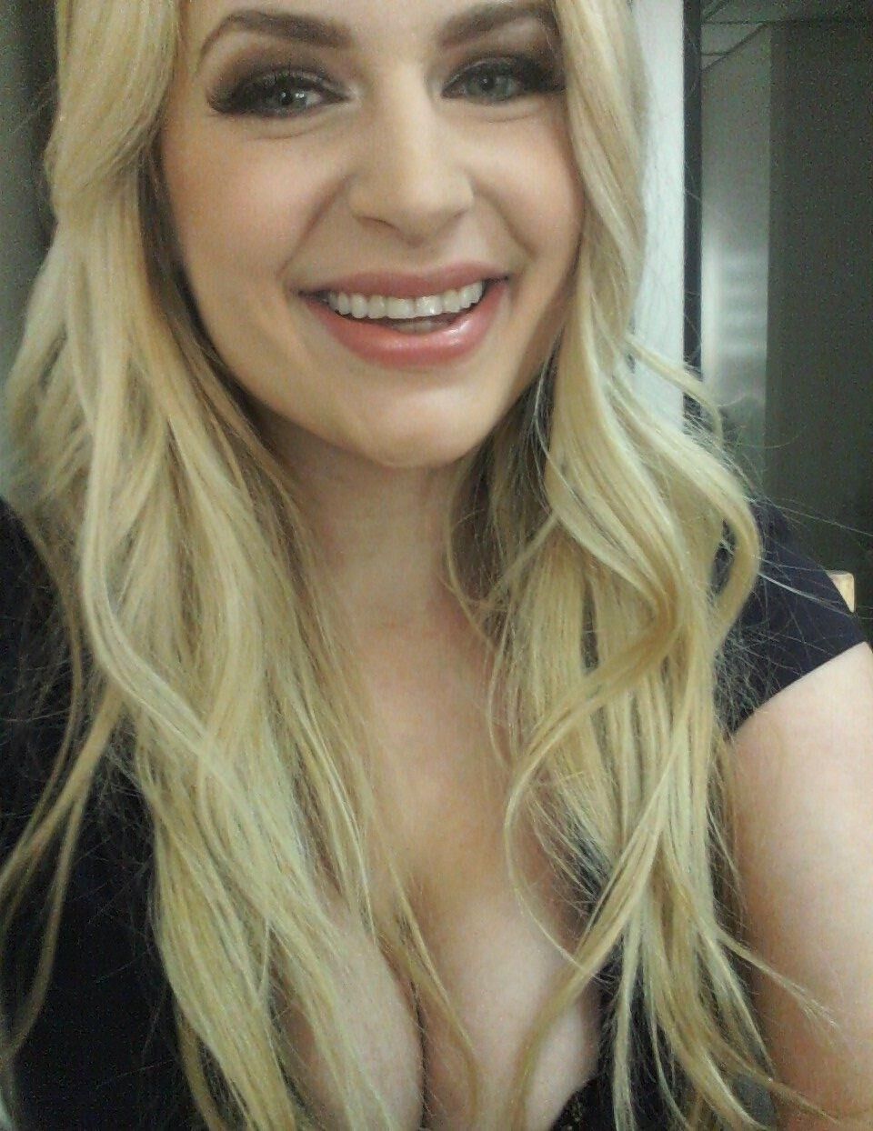 Heiße blonde deutsche große Tit Teen Sandra aus Frankfurt exponiert