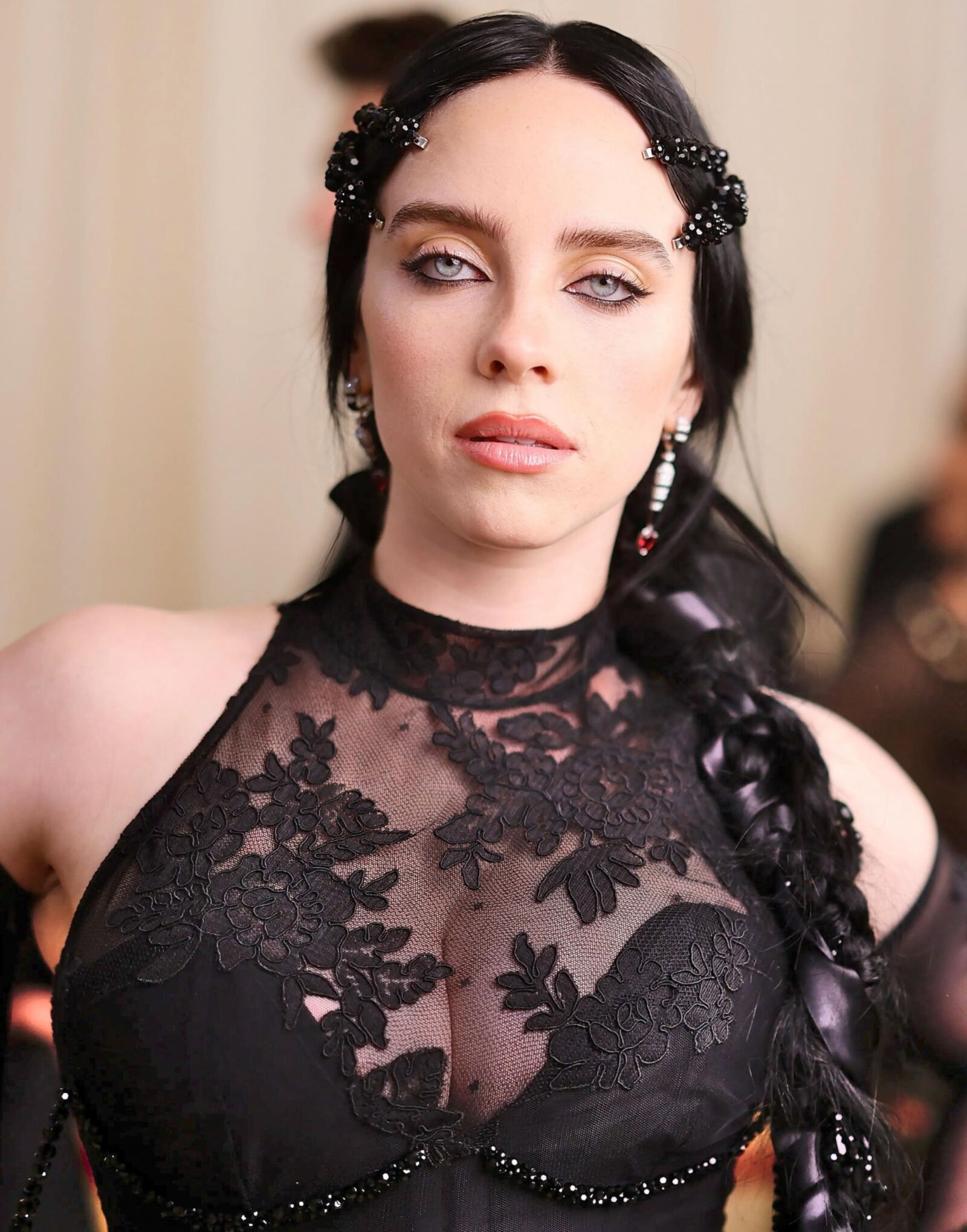 Tit Slut Billie Eilish, fette Euter, die um Sperma betteln