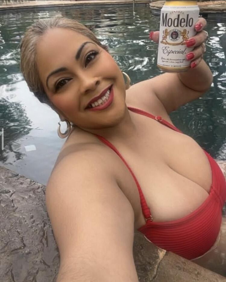 Еще одна большие сиськи Texas Latina Milf Огромные сиськи