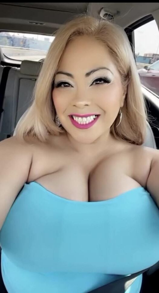 Еще одна большие сиськи Texas Latina Milf Огромные сиськи
