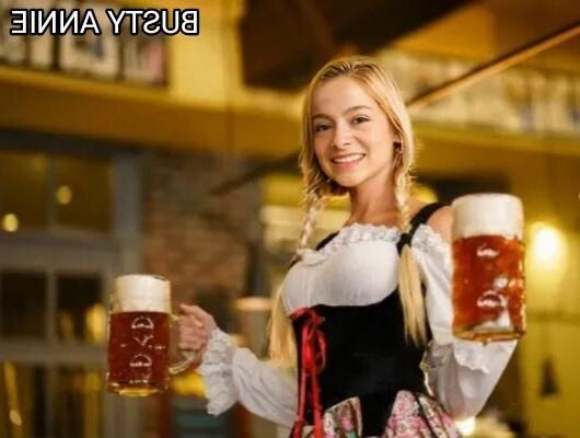 Werbeaufnahmen von vollbusiger Annie H. in einem sexy Dirndl
