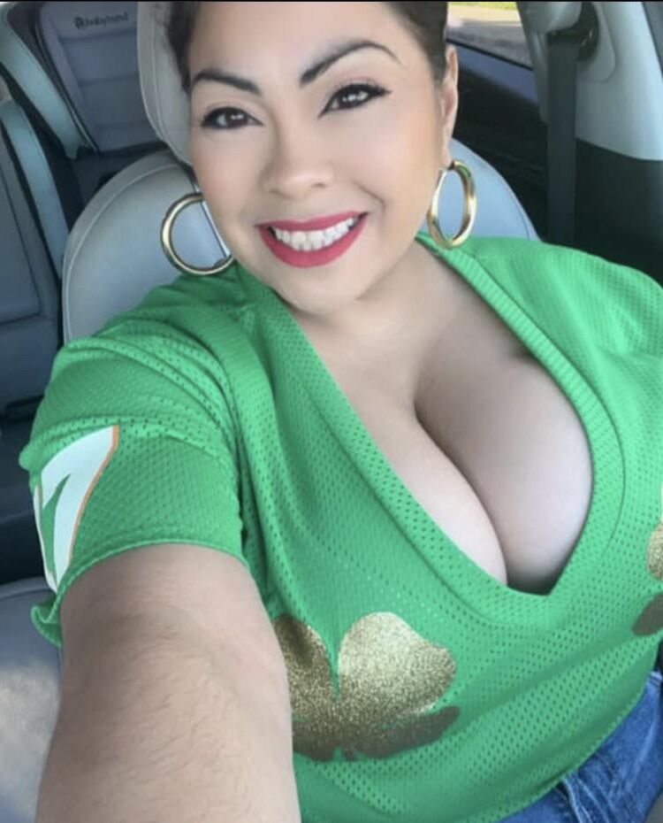 Еще одна большие сиськи Texas Latina Milf Огромные сиськи