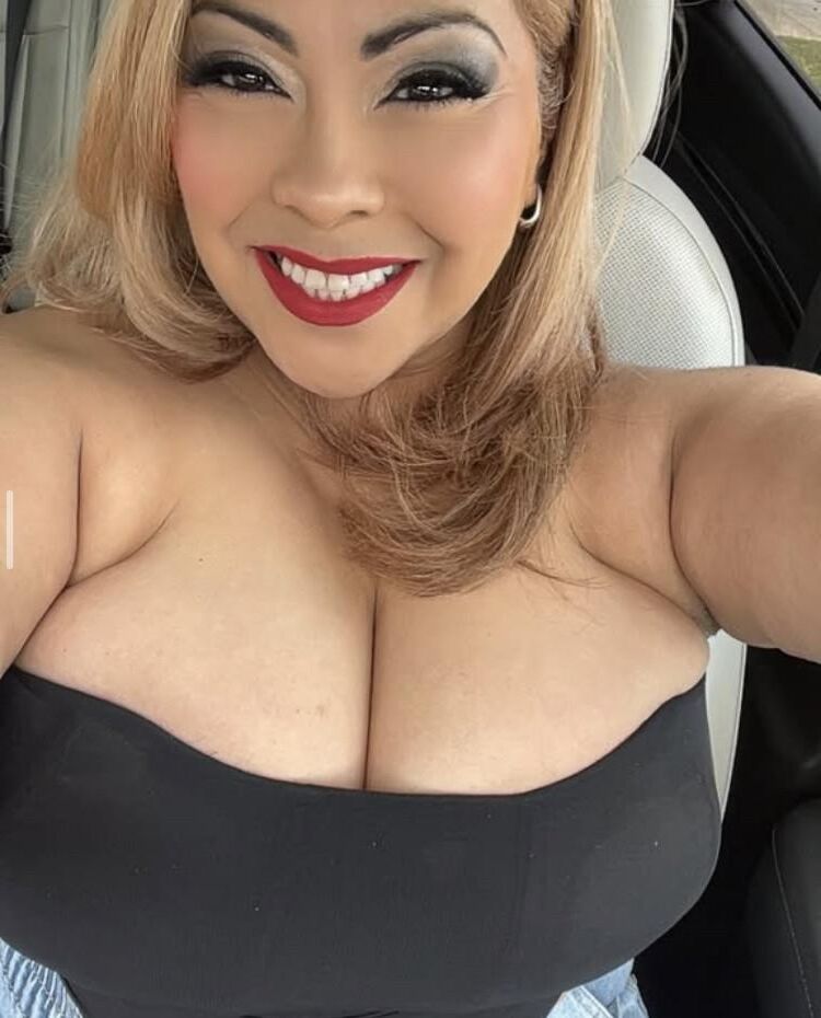Еще одна большие сиськи Texas Latina Milf Огромные сиськи