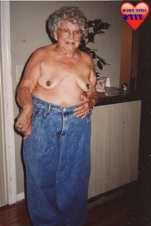 Blaue Jeans und Oma -Busen .....