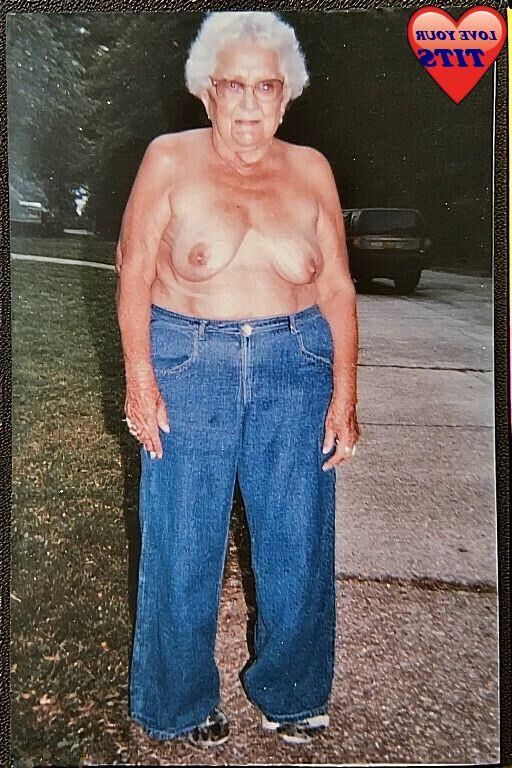 Blaue Jeans und Oma -Busen .....