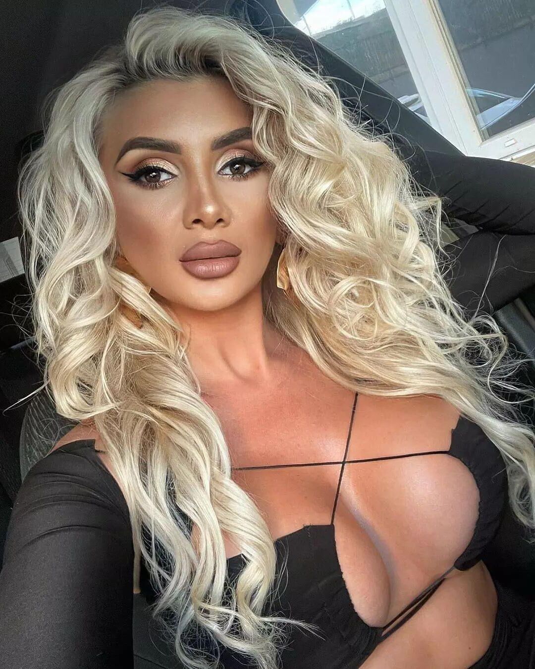 Bimbos Chav perras para acariciar y drene nuestras bolas llenas tan rápido