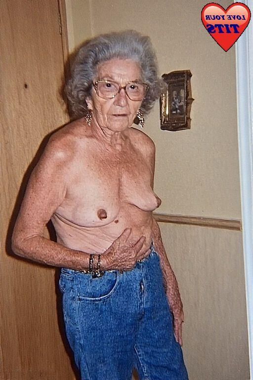 Blaue Jeans und Oma -Busen .....