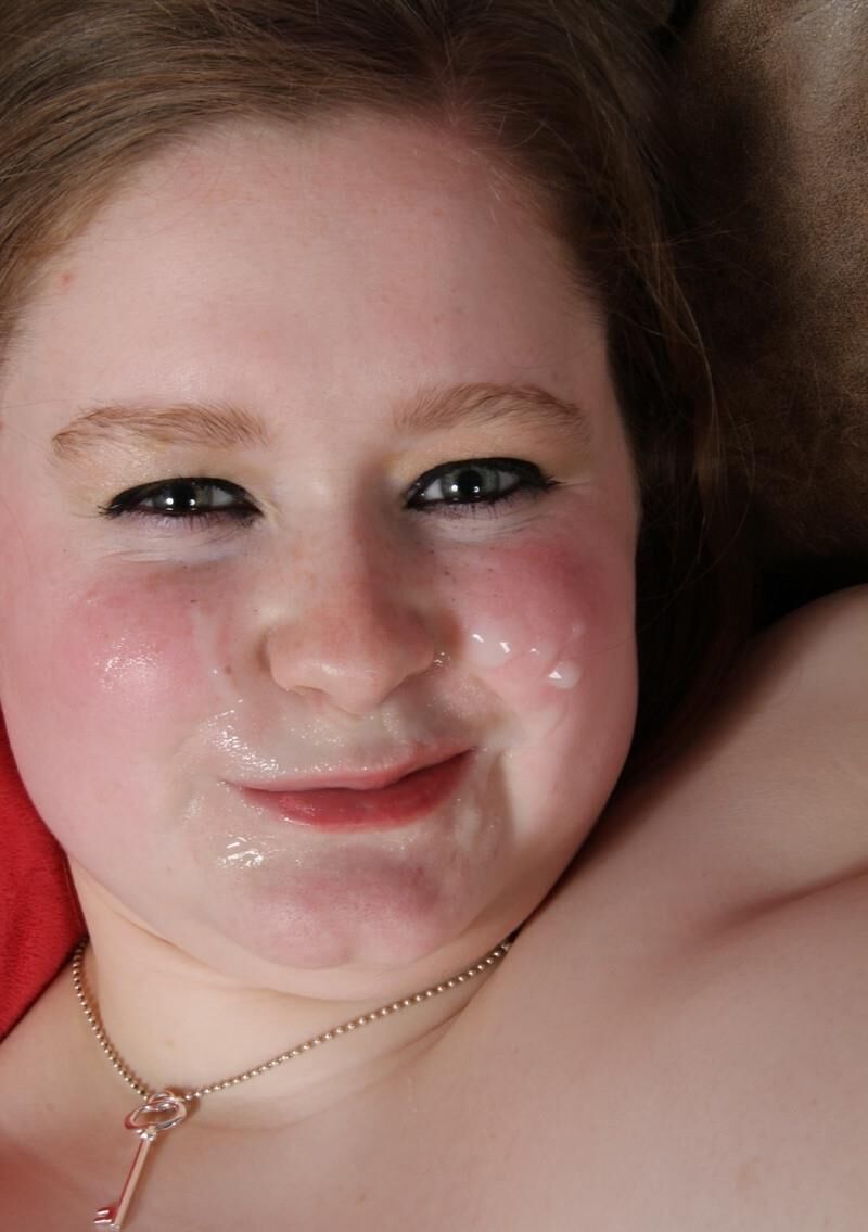 Délicieuse Jeune Truie Rousse à Greatses Mamelles Suceuse de Bite