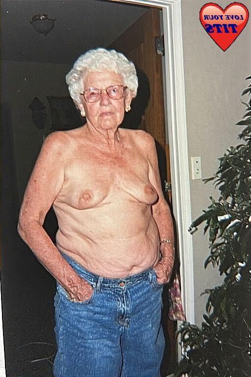 Blaue Jeans und Oma -Busen .....