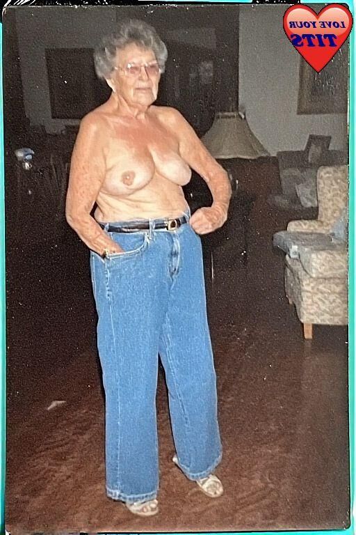 Blaue Jeans und Oma -Busen .....