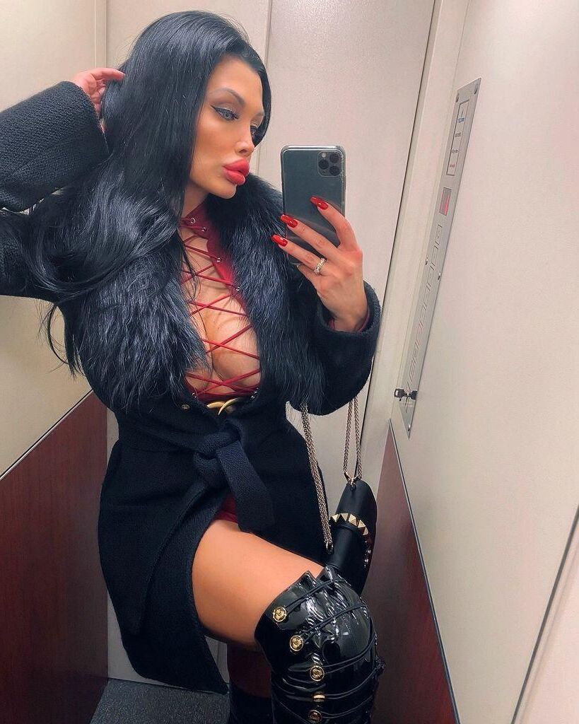 Bimbos Chav perras para acariciar y drene nuestras bolas llenas tan rápido