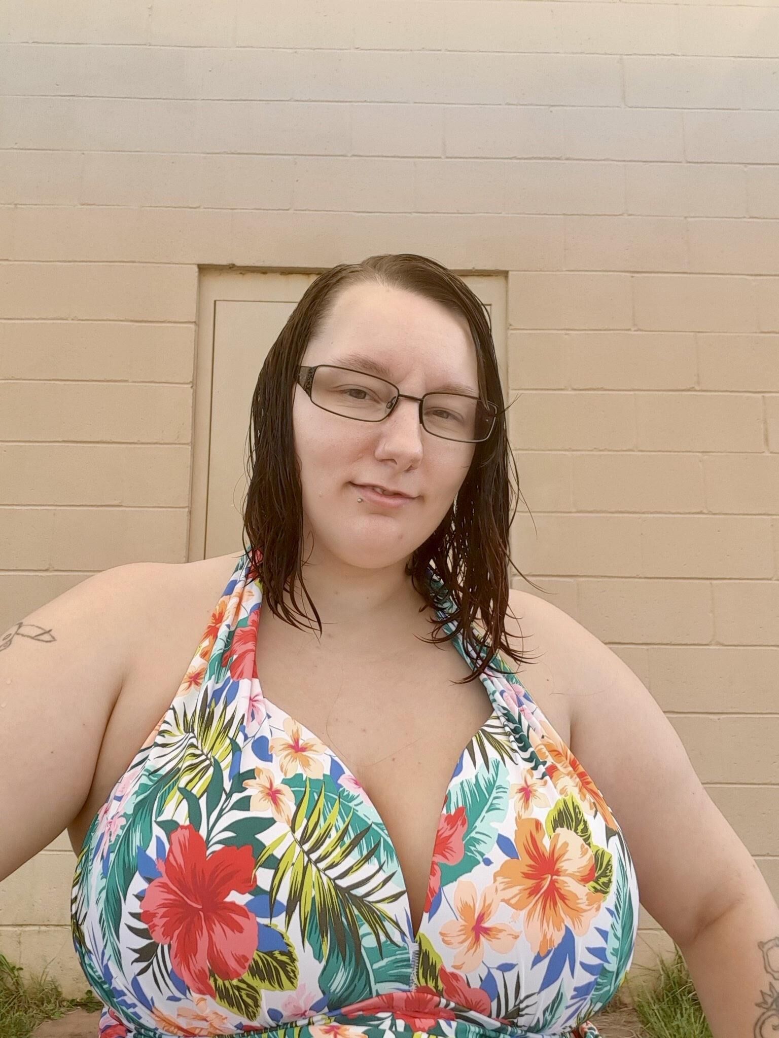 Courtni Big Ass Big Tits Sexy BBW Girl with Glasses Mixed Shots