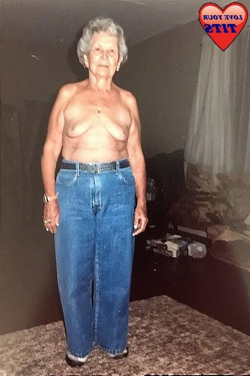 Blaue Jeans und Oma -Busen .....