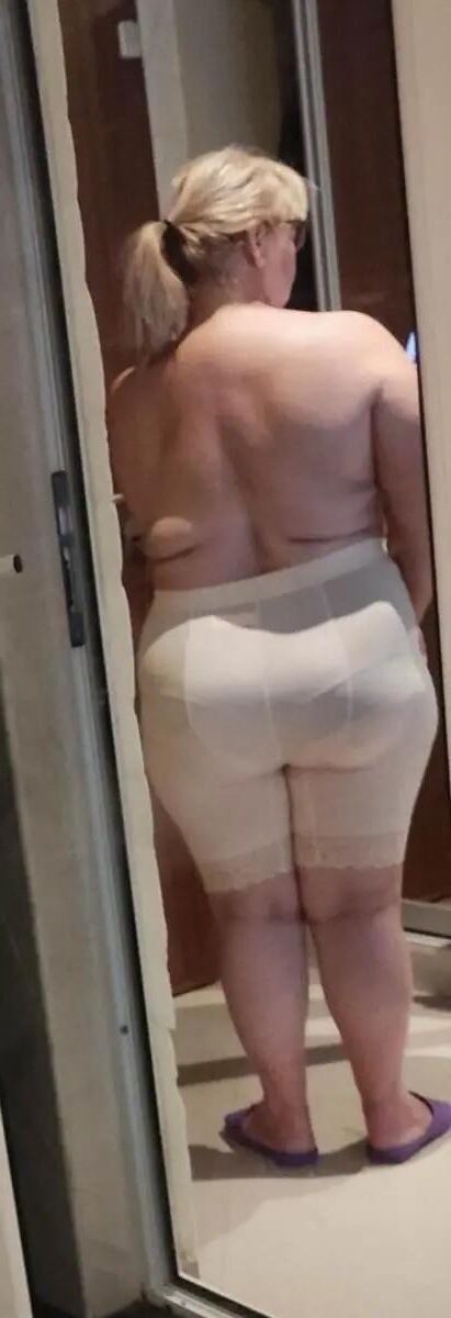 sexy vollbusige MILF -Schlampe