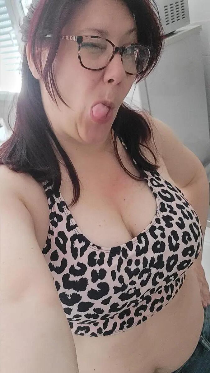 sexy vollbusige reife Schlampe