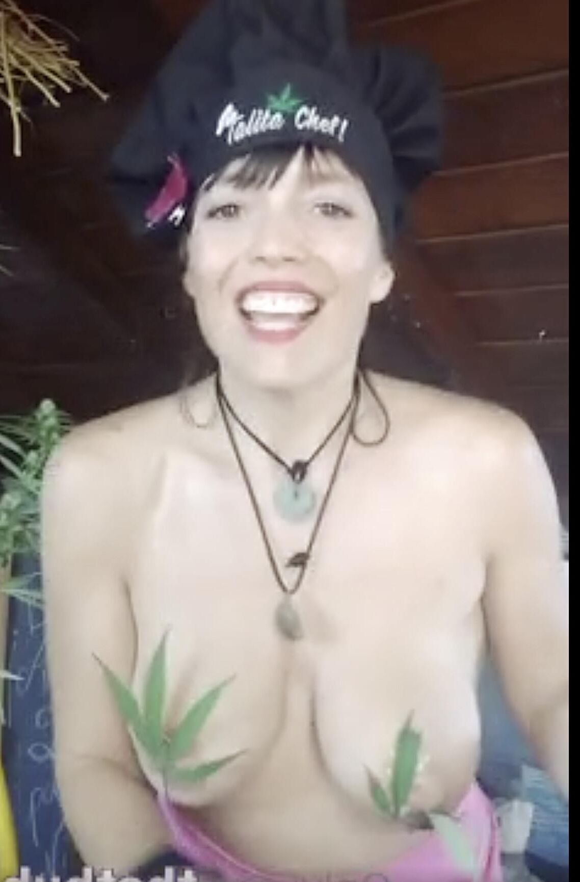 Talita Chef schüttelt ihre Funbags
