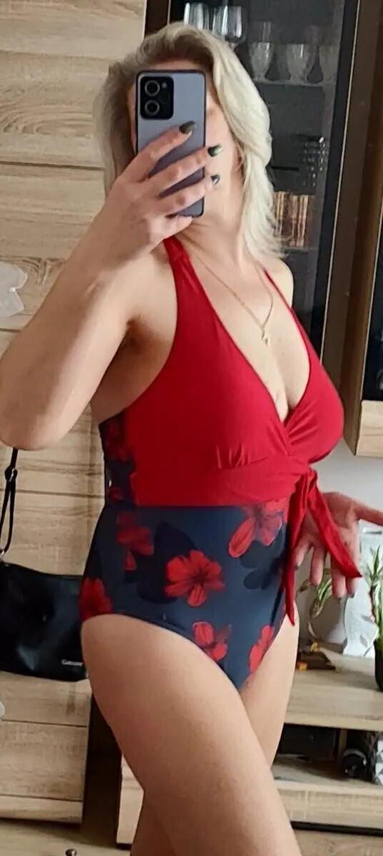 sexy vollbusige reife Schlampe