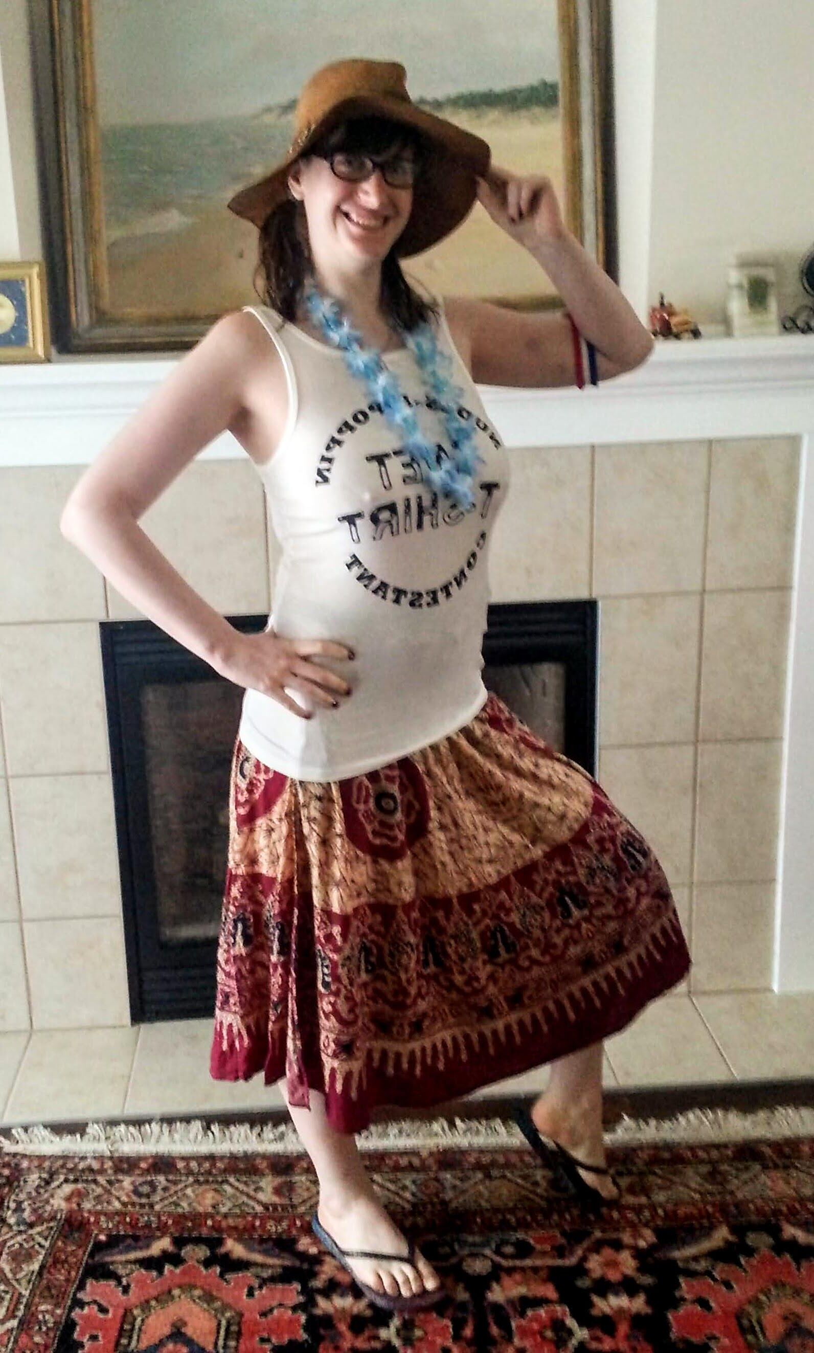 Nerdy Babe mit großartigen Titten erster öffentlicher Streifen