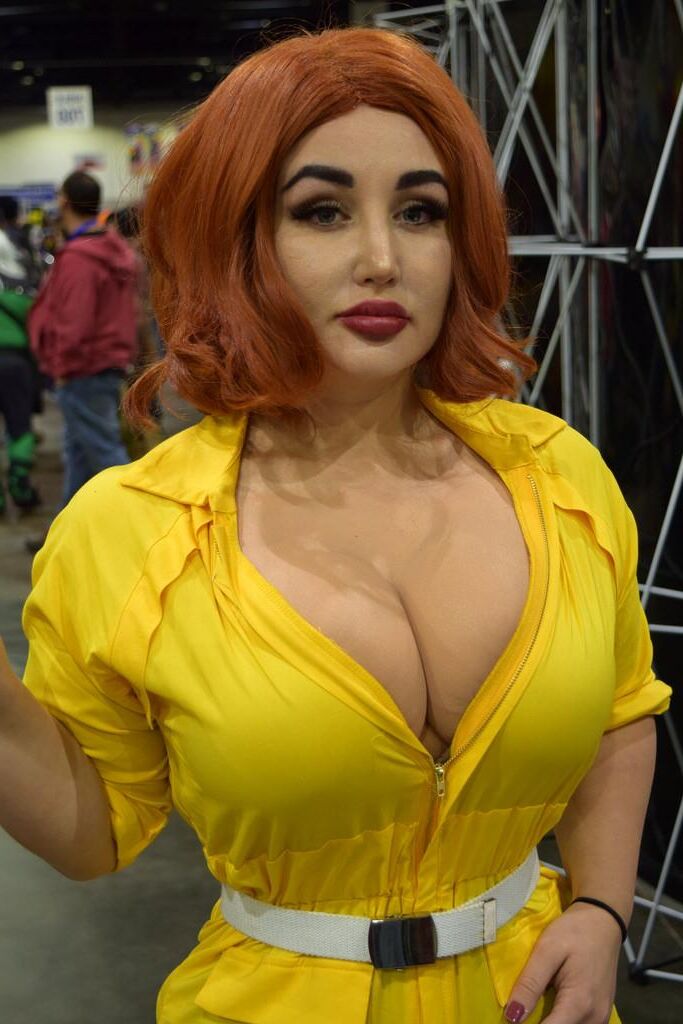 Sofia Sivan Cosplay Curves