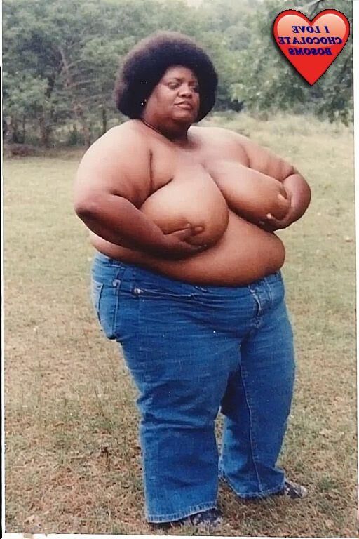 Grandes dames avec des seins de chocolat
