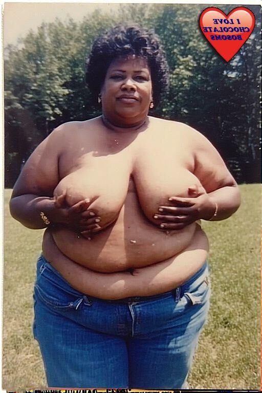 Grandes dames avec des seins de chocolat