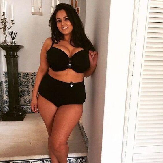 Curvy lady Sophia Adams