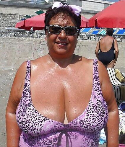 Tits de maillot de bain à rupture supérieure spéciale mature