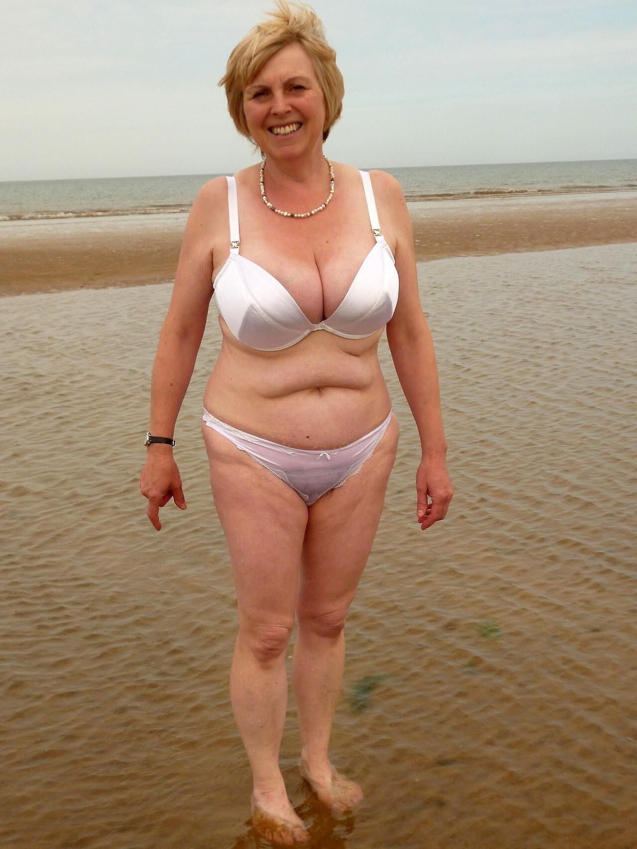GRAND BOOBEDED BLIDE NUDIST GRANNY
